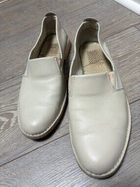 Slip on shoes Men. Made in Spain Leather upper-manmade sole.Cream colour